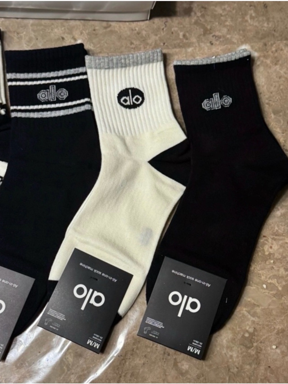 New Alo socks
New in box and with tags 
5 pairs size Medium
Unisex - Picture 5 of 8